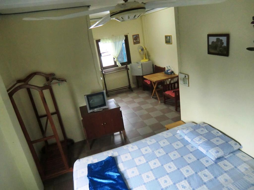 Residence House Трат Стая снимка