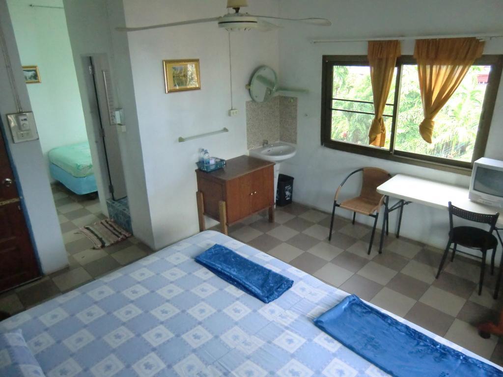 Residence House Трат Стая снимка