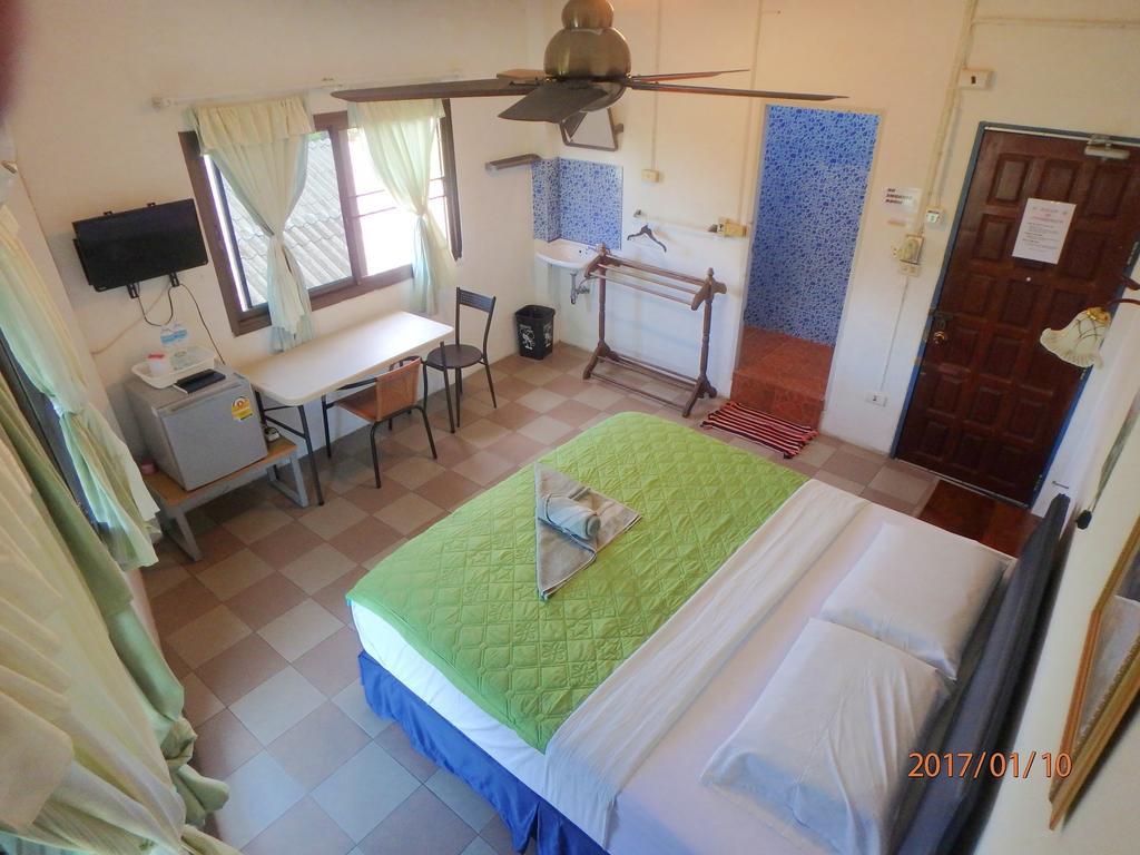 Residence House Трат Екстериор снимка