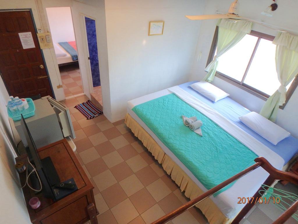 Residence House Трат Екстериор снимка