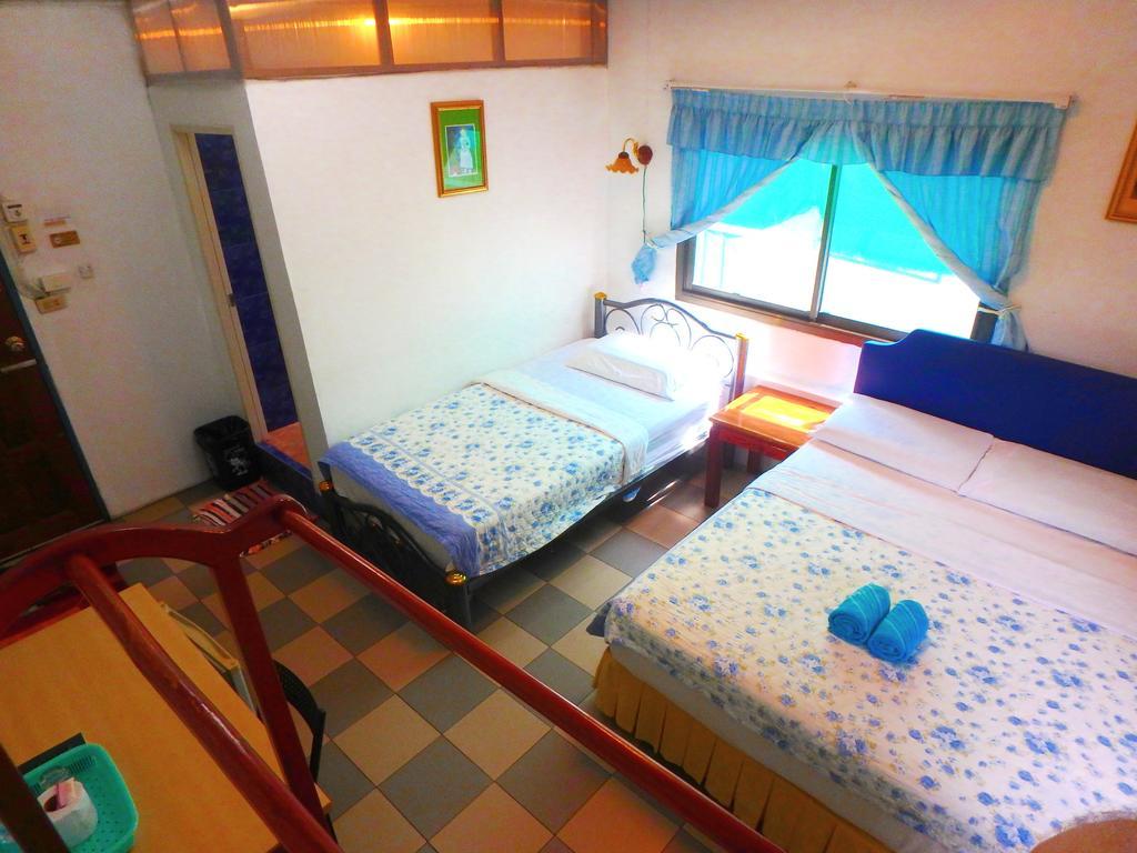 Residence House Трат Екстериор снимка