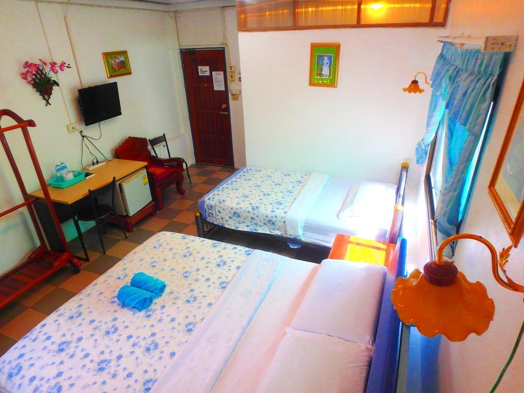 Residence House Трат Екстериор снимка